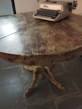 Mesa redonda de madera