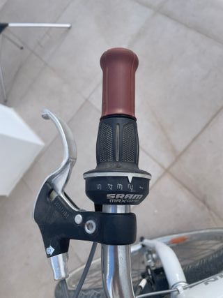 Bicicleta Btwin Blanca y Marrón