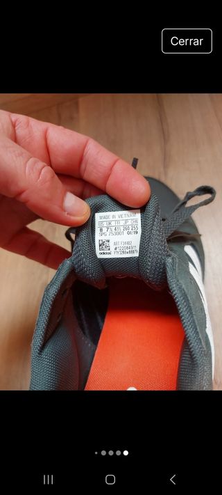 Zapatillas Adidas grises y naranjas