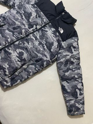 Chaqueta The North Face Camuflaje Gris