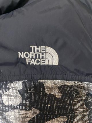 Chaqueta The North Face Camuflaje Gris