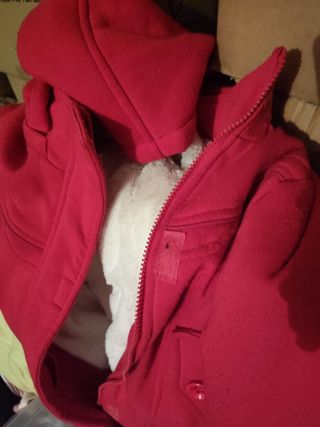 Varias chaquetas y cazadoras