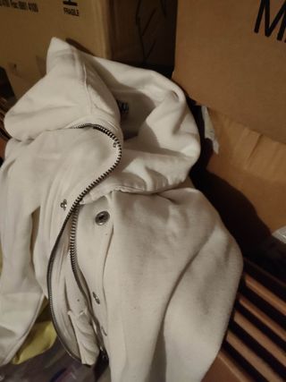 Varias chaquetas y cazadoras