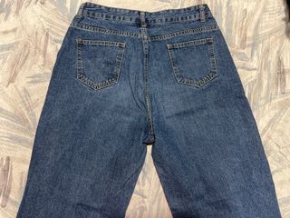 Pantalón vaquero azul oscuro ancho