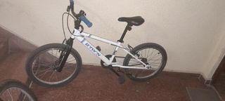 Bicicleta BMX blanca para niño