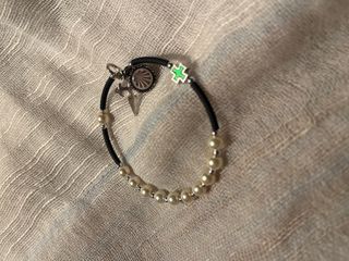 Pulsera Perlas y Símbolos de Santiago