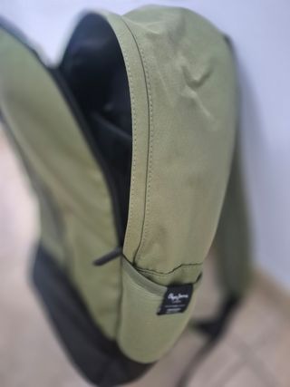 Mochila Pepe Jeans verde y negra