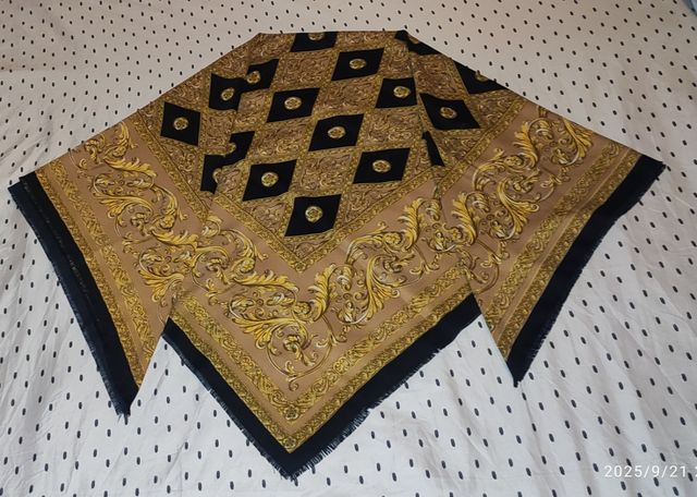 Mantón con estampado barroco