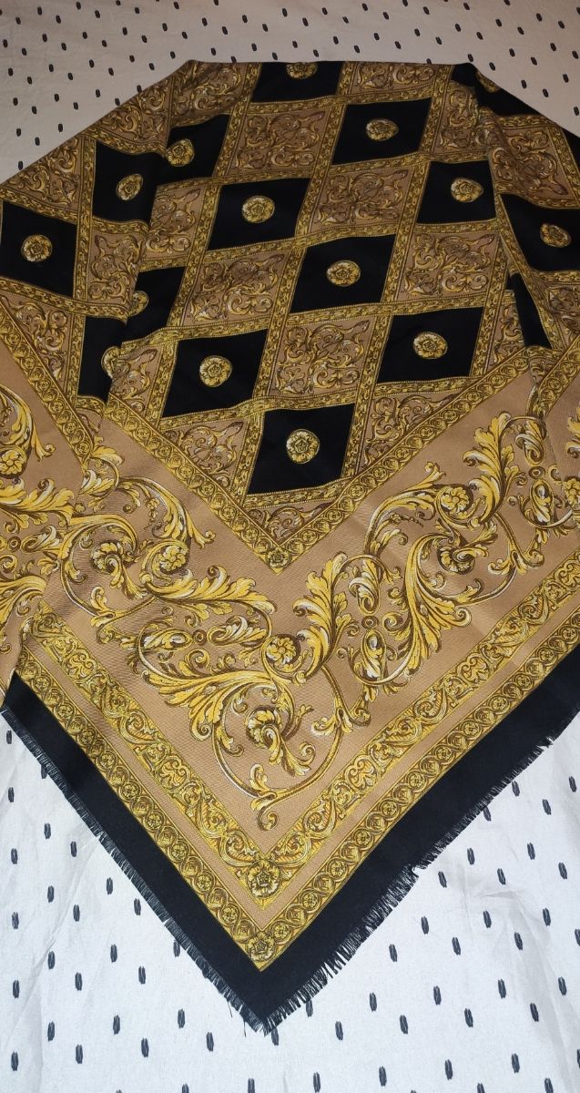 Mantón con estampado barroco