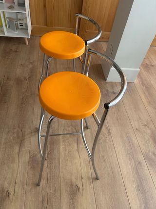 Dos Taburetes de cocina