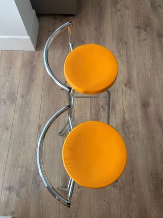 Dos Taburetes de cocina