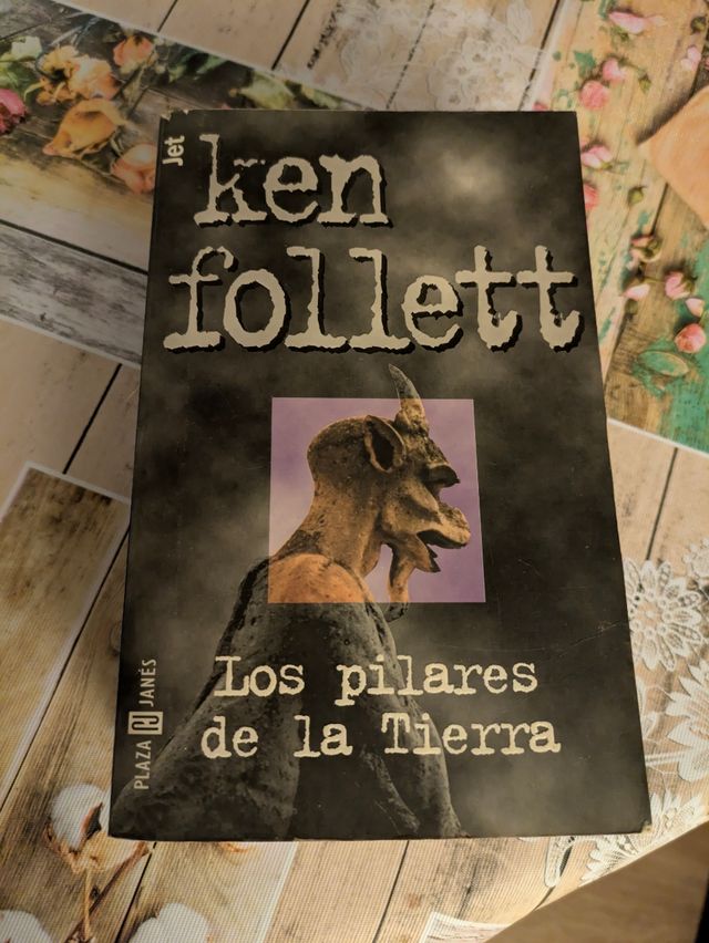 Los Pilares de La Tierra (Spanish Edition)