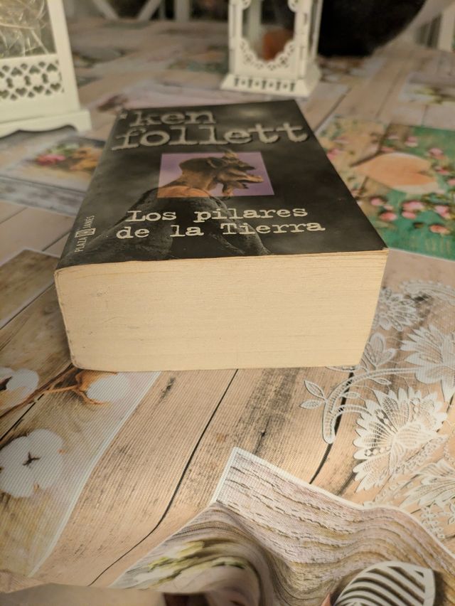 Los Pilares de La Tierra (Spanish Edition)