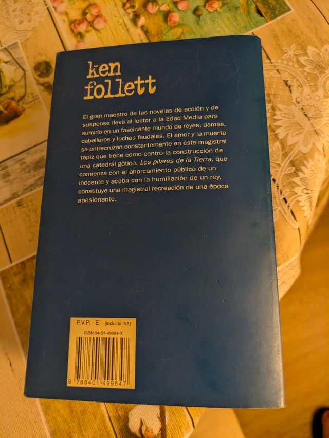 Los Pilares de La Tierra (Spanish Edition)