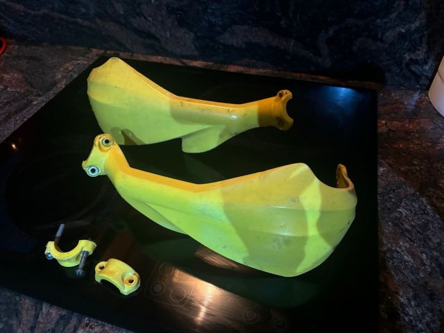 Cubre Manetas Suzuki LTZ Amarillo