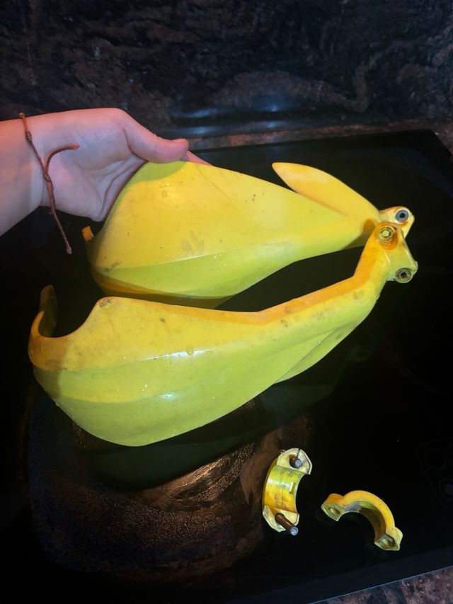 Cubre Manetas Suzuki LTZ Amarillo