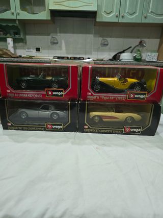 Burago 1:24 lotto di 4 Ford, Bugatti, Jaguar, corv