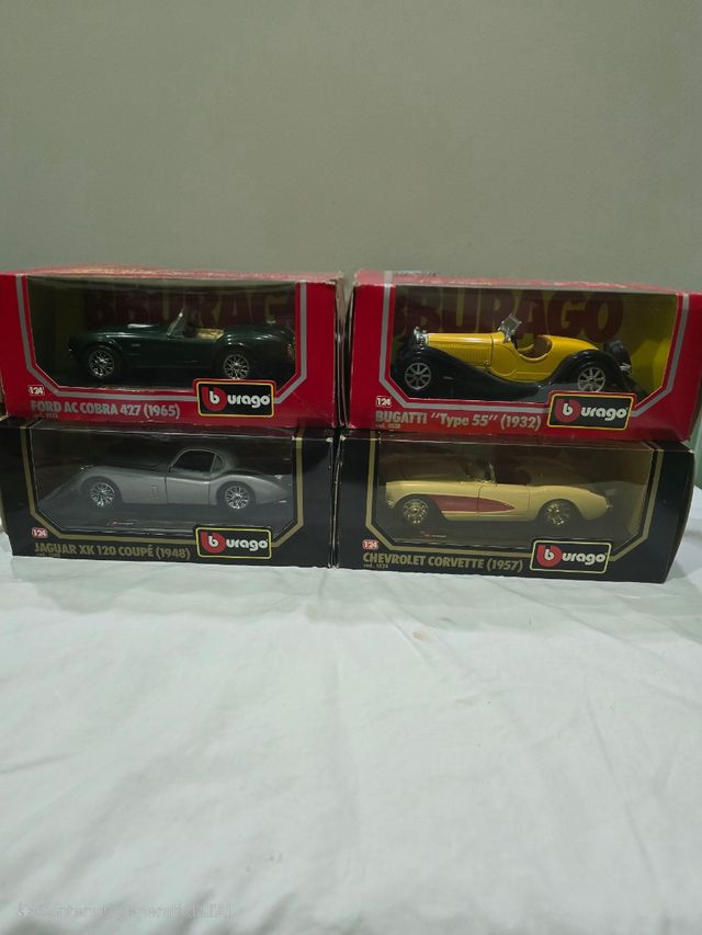 Burago 1:24 lotto di 4 Ford, Bugatti, Jaguar, corv