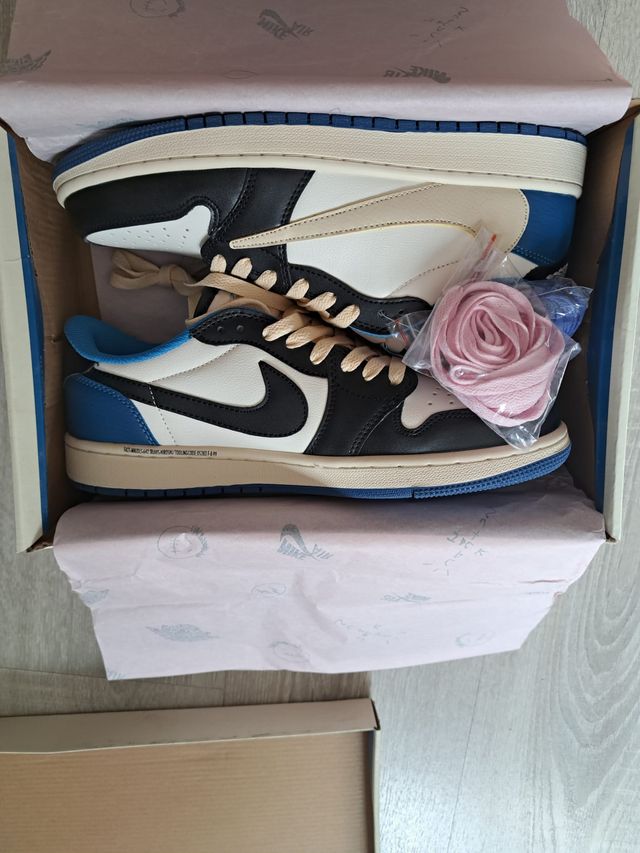 Jordan 1 azul low travieso x fragment