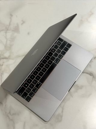 Apple MacBook Pro 13” 256/8GB Touch Bar 2018