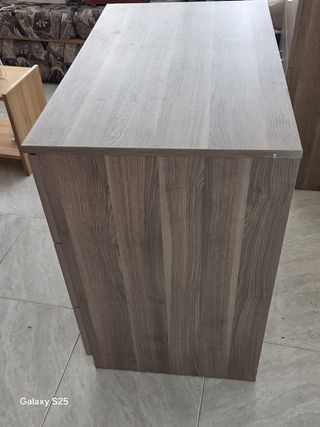 Dos cómodas de madera