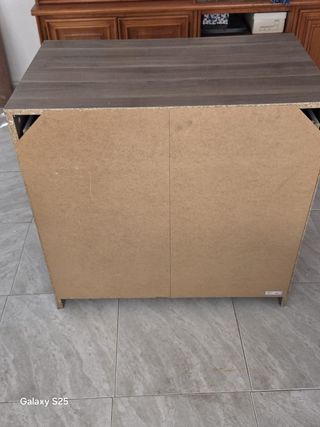 Dos cómodas de madera