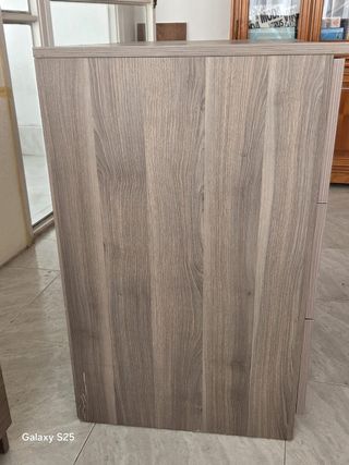 Dos cómodas de madera