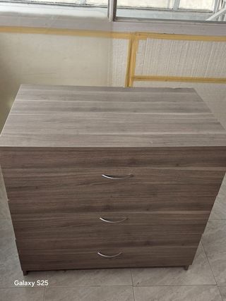 Dos cómodas de madera