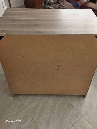 Dos cómodas de madera