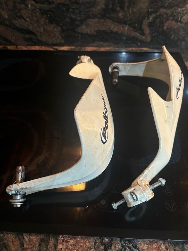 Cubre Manetas Polisport Suzuki LTZ