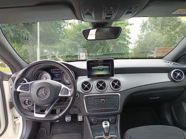 Mercedes-Benz Clase CLA 2015
