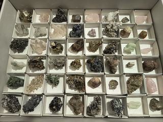 Caixa com 48 minerais c/ identificação