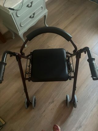 Andador Mobiclinic para ancianos
