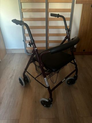 Andador Mobiclinic para ancianos