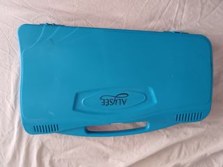 Xilófono infantil azul con baquetas