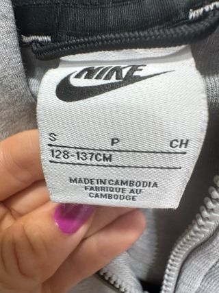 Chaqueta Nike Tech Gris Niño talla 9/10 128/137cm