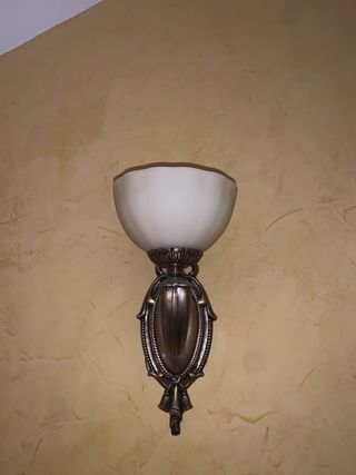 Aplique de pared dorado y blanco