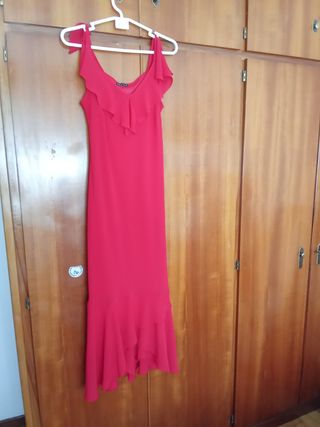 Vestido rojo largo con volantes