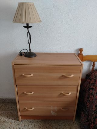 Mesita de noche de madera y metal