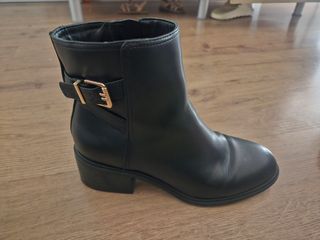 Botines de Piel Negros con Hebilla