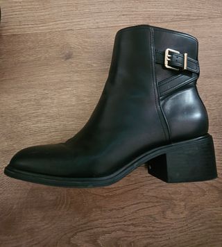 Botines de Piel Negros con Hebilla