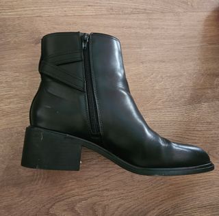 Botines de Piel Negros con Hebilla