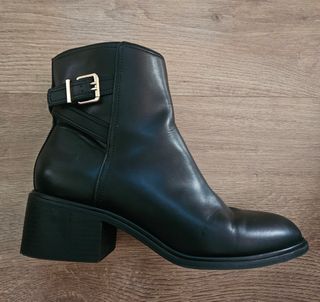 Botines de Piel Negros con Hebilla