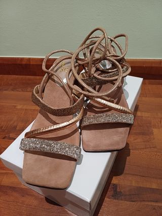 Sandalias Itse Beige y Dorado