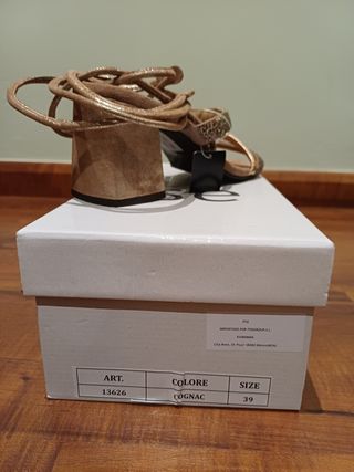 Sandalias Itse Beige y Dorado