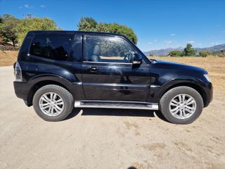 Mitsubishi Montero 2012
