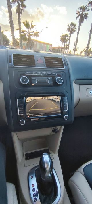 Volkswagen Touran 2012 2.0 Bluemotion automático.