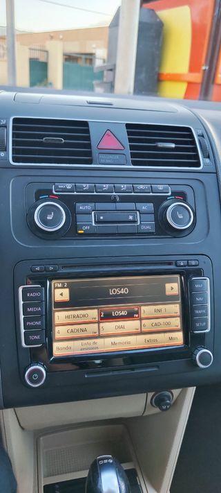 Volkswagen Touran 2012 2.0 Bluemotion automático.