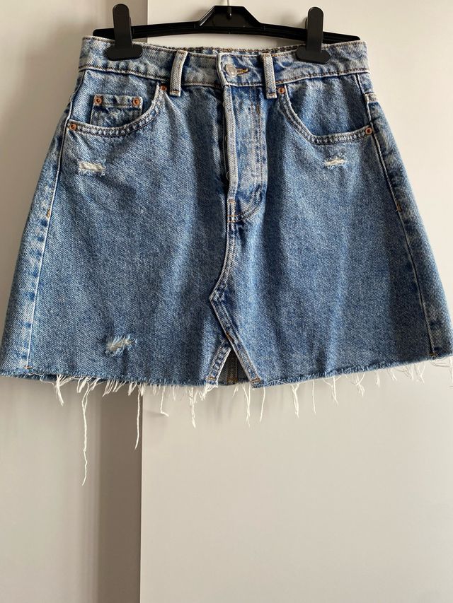 Falda vaquera desgastada