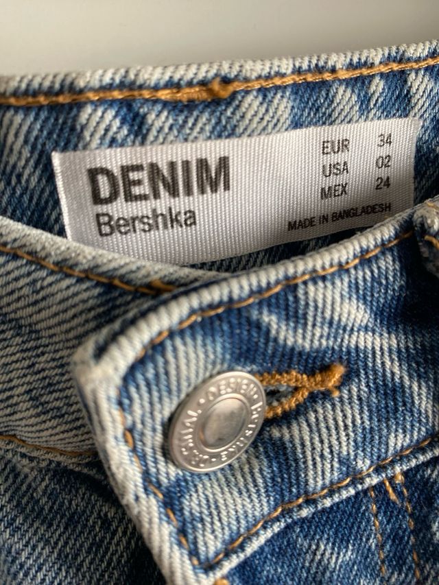 Falda vaquera desgastada